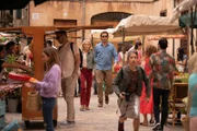 Der plötzliche Tod eines berühmt berüchtigten Restaurantkritikers führt Miranda (Elen Rhys) und Max (Julian Looman) in die kulinarische Vergangenheit der spanischen Insel.
