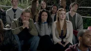 Sheriff Stilinski (Linden Ashby), Melissa McCall (Melissa Ponzio) und Lydia (Holland Roden) fiebern beim Endspiel mit...
