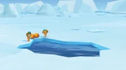 Dana und Sebastian beobachten die Belugawale, die unter dem Packeis gefangen sind.