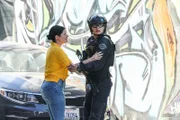 Carol (Lynn Adrianna Freedman, l.) und Christina 'Chris' Alonso (Lina Esco)