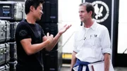 Victor Tan (David Lim, l.)