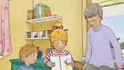 Jakob und Oma Frieda lauschen der Geschichte, die Conni im Kindergarten selbst erfunden und gezeichnet hat.