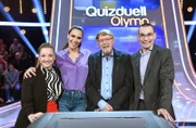 Moderatorin Esther Sedlaczek (2.v.l.) mit dem Rateteam: Marie-Louise Finck (l.), Eckard Freise (2.v.r.) und Thorsten Zirkel (r.).