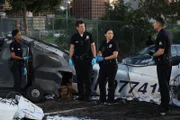 Harper (Mekia Cox, l.), Nolan (Nathan Fillion, M.), Chen (Melissa O'Neil, 2.v.r.) und Bradford (Eric Winter, r.) werden zur Absturzstelle eines kleinen Flugzeugs gerufen. Doch warum das Flugzeug abstürzte, bleibt für sie ein Rätsel - und vom Piloten fehlt jede Spur.