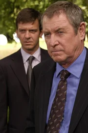 v.li.: DS Ben Jones (Jason Hughes), DCI Tom Barnaby (John Nettles)