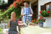 L-R: Marie Hofer (Karin Thaler) and Anton Stadler (Dieter Fischer)