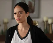 Für Lopez (Alyssa Diaz) steht viel auf dem Spiel. Sie braucht belastendes Material, um ihren Mann aus den Fängen eines Gangsters zu befreien. Doch dadurch setzt sie den Mann, den sie liebt, enormen Gefahren aus.