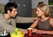 ARD STURM DER LIEBE FOLGE 1215, am Mittwoch um 15:10 Uhr im ERSTEN. Nach Markus' (Tobias Dürr, l.) Liebesgeständnis, muss Eva (Uta Kargel, r.) ihrer einstigen großen Liebe beibringen, dass ihr Herz nicht frei ist.
