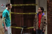 Während Leonard feststellt, dass er der Einzige ohne Freundin ist, versucht Sheldon Amy loszuwerden, weil er ihre Mutter kennenlernen soll ...