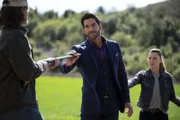 Lucifer Morningstar (Tom Ellis, m.), Chloe Decker (Lauren German, r.)