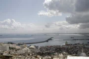Wegen der idealen Lage und des modernen Hafens ist die Stadt Algier ein Zentrum der Güterschifffahrt.