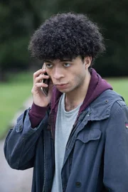 Welche Rolle spielt Lucians Assistent Caleb (Joshua Griffin)?