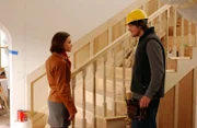 Nachdem Rory (Alexis Bledel, l.) erkältet war, packt Paris die Angst, weil sie auf keinen Fall krank werden will. Doch Rory macht sich viel mehr Gedanken darüber, dass sie ausgerechnet bei Dean (Jared Padalecki, r.) einen Nervenzusammenbruch hatte ...
