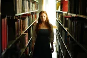 Foster Lee (Annalise Basso)