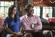 Zoe (Rachel Bilson, l.) und Lavon (Cress Williams, r.) hoffen, dass Wade wieder geradebiegen kann, was er angerichtet hat ...