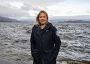 DI Annika Strandhed (Nicola Walker) muss den Mord an einer früheren Polizeikommissarin aufklären.