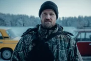 Jens Matthesen (Joi Johannsson) leitet den Suchtrupp, der Lazar Cevikovic aufspüren soll.
