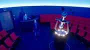 Raumflugplanetarium. Von der Himmelsscheibe von Nebra über Jahrhunderte alte Sternwarten bis zur Erfindung des modernen Planetariums in Jena: Die Faszination für den Blick in die Sterne hat in Mitteldeutschland eine lange Tradition. Nun öffnet nach vierjähriger Bauzeit in Halle ein Planetarium der neuesten Generation seine Türen, ein Begegnungsgort für Fans der Astronomie und ein Zentrum der Wissenschaftsvermittlung für die gesamte Region. Die Zuschauer erfahren in der 45-minütigen Dokumentation, welche Herausforderungen beim Bau zu bewältigen waren und warum die eingesetzte Technik mit den alten Sternenprojektoren nur noch wenig gemein hat. Dirk Schlesier, Peter Dorman, Skymaster