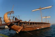 Um feindliche Angriffe abzuwehren und ihr Reich zu schützen, bauen die Minoer eine Kriegsflotte.