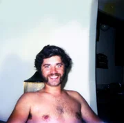 Der Verdächtige Bruce Lindahl: "Die blausten Augen der Welt" Der Verdächtige Bruce Lindahl: "Die blausten Augen der Welt"