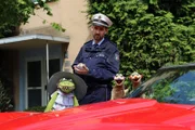 Die Erdmännchen-Detektive Jan & Henry sind auf der Suche nach dem Täter.