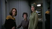 B'Elanna Torres (Roxann Dawson), Jora Mirell (Eve Brenner) und Jessen (Athena Massey)