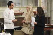 NELLA FOTO, DA SINISTRA: GILLES MARINI (NICOLAS), BETH BEHRS (CAROLINE CHANNING), KAT DENNINGS (MAX BLACK)