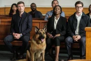L-R: Charlie Hudson (John Reardon), Rex, Sup. Vanessa Lewis (Lanette Ware) und Jesse Mills (Justin Kelly)
