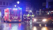 Feuerwehrleute an der Unfallstelle.