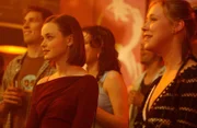 Rory (Alexis Bledel, l.) und Paris (Liza Weil, r.) wollen dem scheinbar endlosen Winter entfliehen und fliegen zum Springbreak nach Florida. Doch schließlich müssen sie sich eingestehen, dass sie für das ganze Feiern einfach nicht gemacht sind ...