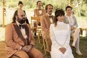 (v.l.n.r.) Lucien (Jean-François Provençal); Grazia (Charlotte Le Bon); Serge Paquette (Patrice Robitaille); Gaétan Delisle (François Létourneau); Marie-Josée Bolduc (Sophie Desmarais); Mireille (Noémie Leduc-Vaudry)