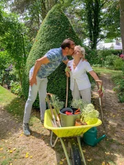Karl Ploberger und Gloria Lebellegard in den Jardins d'Angélique in der Normandie.