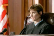 Richterin Jamie Ross (Carey Lowell)