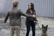 MacGyver (Lucas Till, l.) und Maria Ramirez (Presilah Nunez, r.)