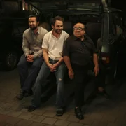 v.li.: Mac (Rob McElhenney), Charlie Kelly (Charlie Day), Frank Reynolds (Danny Devito)