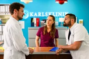 Von links: Dr. Julius Walden (Constantin Lücke), Elisabeth "Betty" Hertz (Henrike Hahn), Dr. Tarik ?ahin (Nicolas Fethi Türksever)