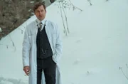 Dr. Mangold (David Kross)
