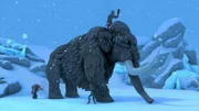 Die Avatare von Meg (Alexa Davies, l.), Usman (Sargon Yelda, r.) und Nicky (Will Merrick, 2.v.r.) greifen ein Mammut an.
