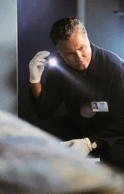 Grissom (William Petersen) und sein Team beschäftigen sich mit der Aufklärung von mehreren Raubüberfällen, bei denen die Täter keinerlei Skrupel zeigen.