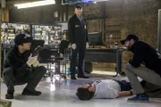 LaSalle (Lucas Black, l.), Pride (Scott Bakula, M.) und Lund (Rob Kerkovich, r.) haben es nicht nur mit vier Leichen, sondern auch mit einer Menge gestohlener Regierungs-Daten zu tun. Werden sie den Täter fassen, bevor die Dateien in die falschen Hände geraten?