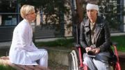 Flora Jensen (Miriam Morgenstern, re.) hat den 10 Jahre jüngeren Bastian Marquardt geküsst. Sie kann ihre Gefühle und den Kuss nicht einordnen und schüttet Dr. Kathrin Globisch (Andrea Kathrin Loewig, li.) ihr Herz aus.