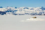 Einige Bergseen bleiben bis ins späte Frühjahr mit Eis bedeckt.