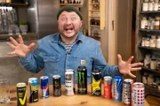Was sorgt im Energydrink für die aufputschende Wirkung? Sebastian Lege baut ein solches Getränk nach.