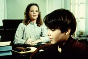 Jordan (Bonnie Scribner, r.) scheint Mary (Melissa Sue Anderson, l.) als Blindenlehrerin nicht unbedingt nötig zu haben.