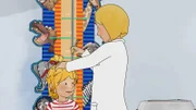 Conni freut sich, sie ist ein gutes Stück gewachsen seit der letzten Untersuchung.