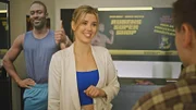 In Rubens Super Shop verkauft Sarah (Sina Zadra) mit Charme und Talent das angeblich reine Eiweißpulver.
