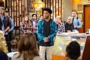 Franco (Jermaine Fowler) will endlich nicht mehr wegen seiner Hautfarbe von den Polizisten im Viertel grundsätzlich als möglicher Täter angesehen werden. Doch kann ein "Begegnungstag" da wirklich helfen?
