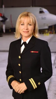 Lt. Harriet Sims (Karri Turner)