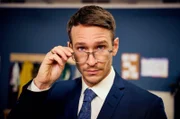 Alexander (Vladimir Burlakov) ist überzeugt: Kinder müssen auf höchstem Maß gefordert werden.