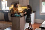 Special Agent Hannah Khoury (Necar Zadegan, l.); Naomi Porter (Venus Ariel, r.)